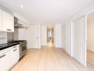 3-slaapkamer appartement met balkon in De Pijp