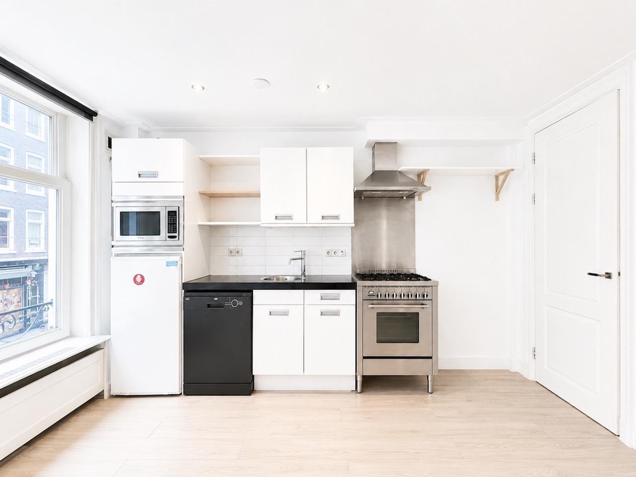 3-slaapkamer appartement met balkon in De Pijp - Afbeelding 3