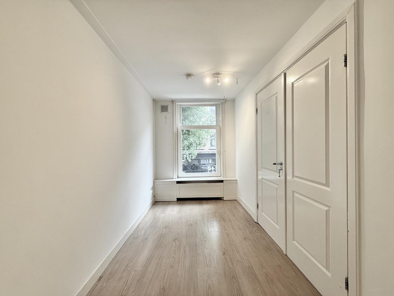 3-slaapkamer appartement met balkon in De Pijp - Afbeelding 4