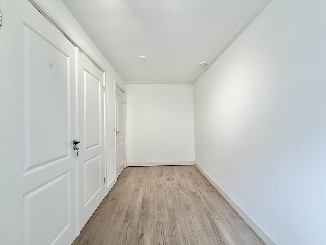 3-slaapkamer appartement met balkon in De Pijp - Afbeelding 5