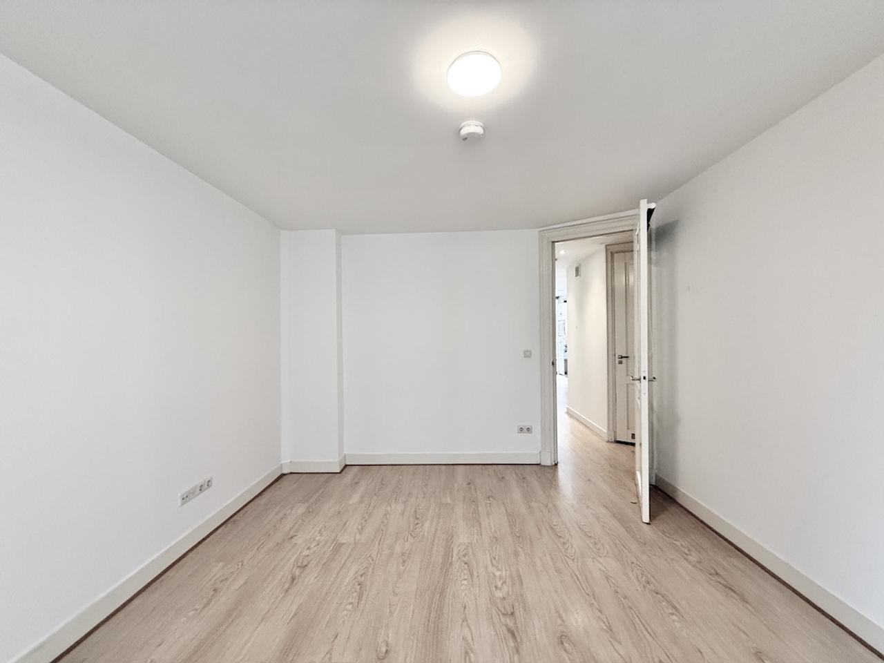 3-slaapkamer appartement met balkon in De Pijp - Afbeelding 7