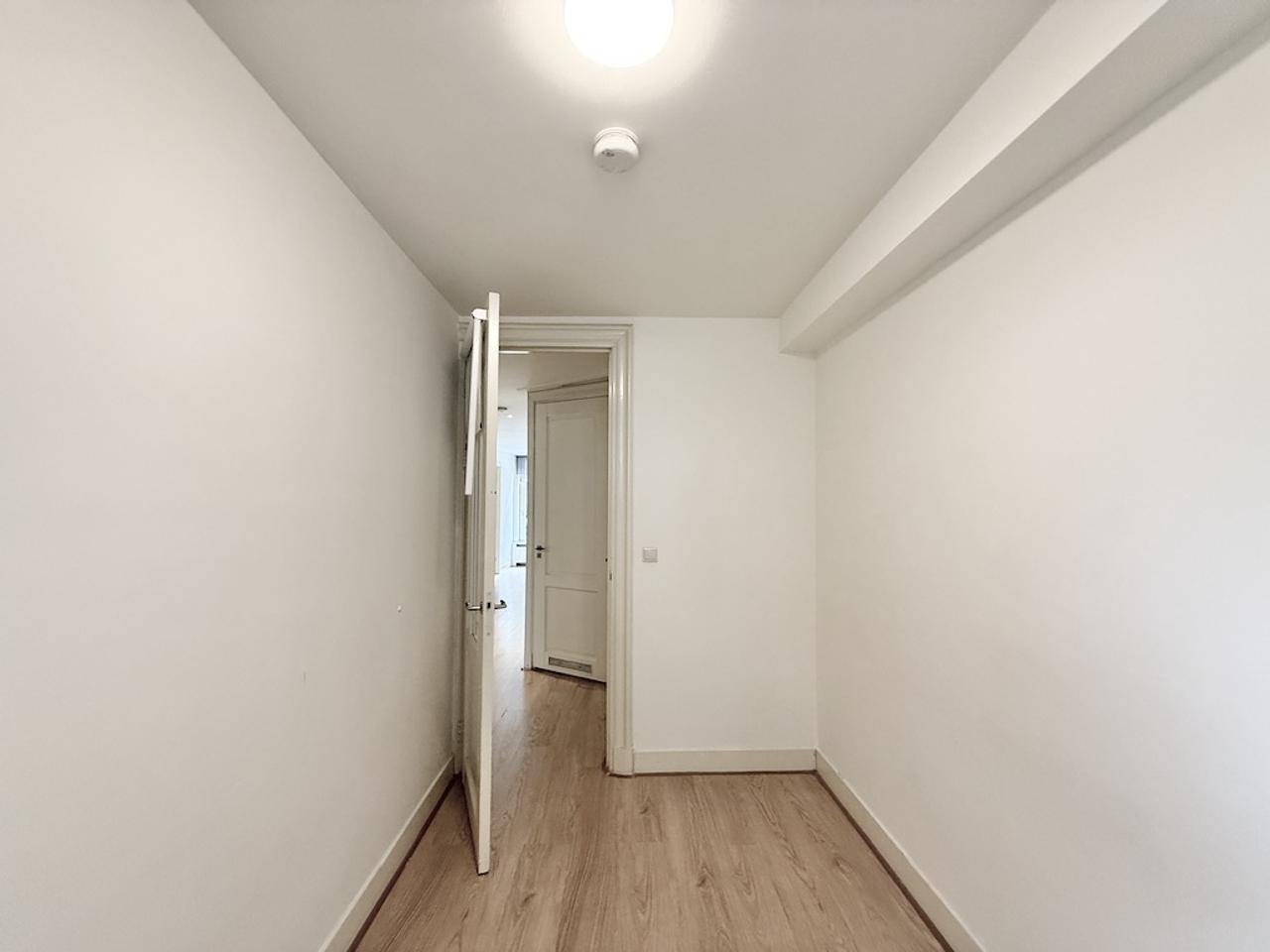 3-slaapkamer appartement met balkon in De Pijp - Afbeelding 9