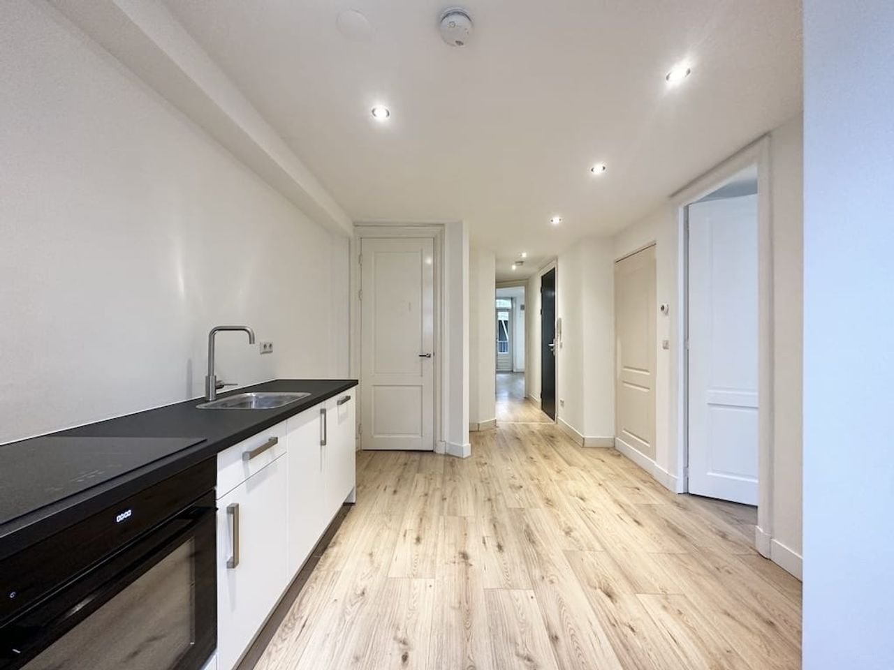 3-bedroom home in De Pijp - Image 3