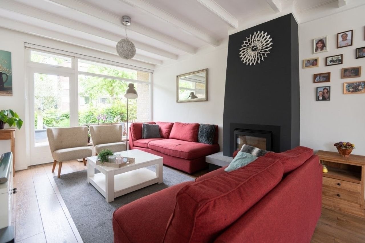 Spacious semi-detached house with home office - Image 5