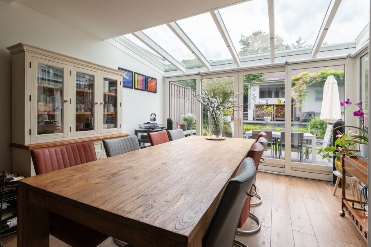 Spacious semi-detached house with home office - Image 8