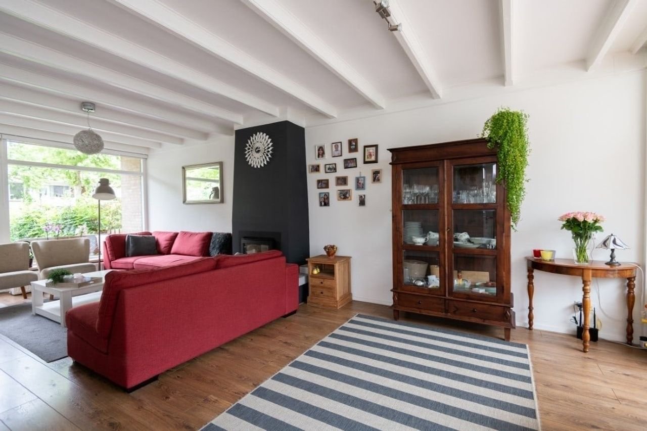 Spacious semi-detached house with home office - Image 6