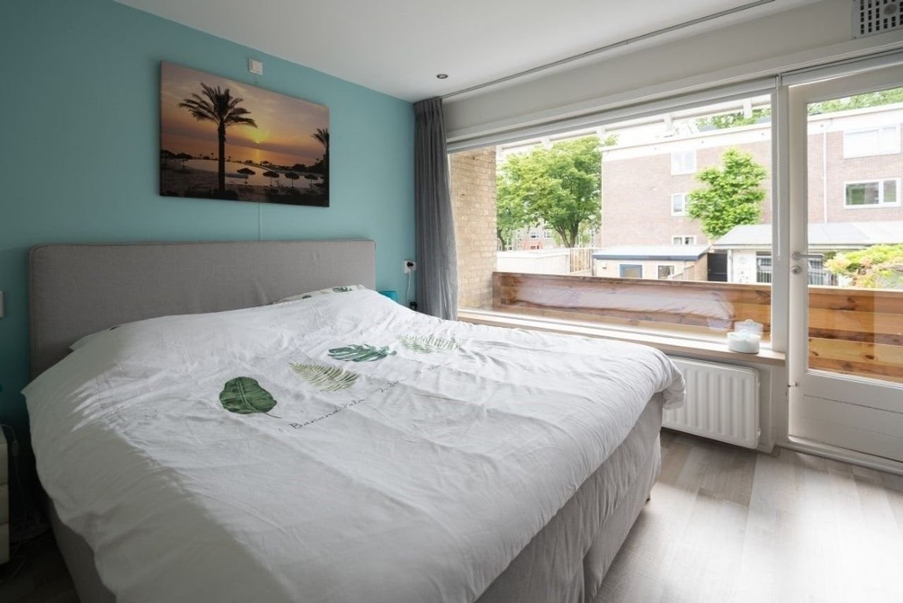 Spacious semi-detached house with home office - Image 12