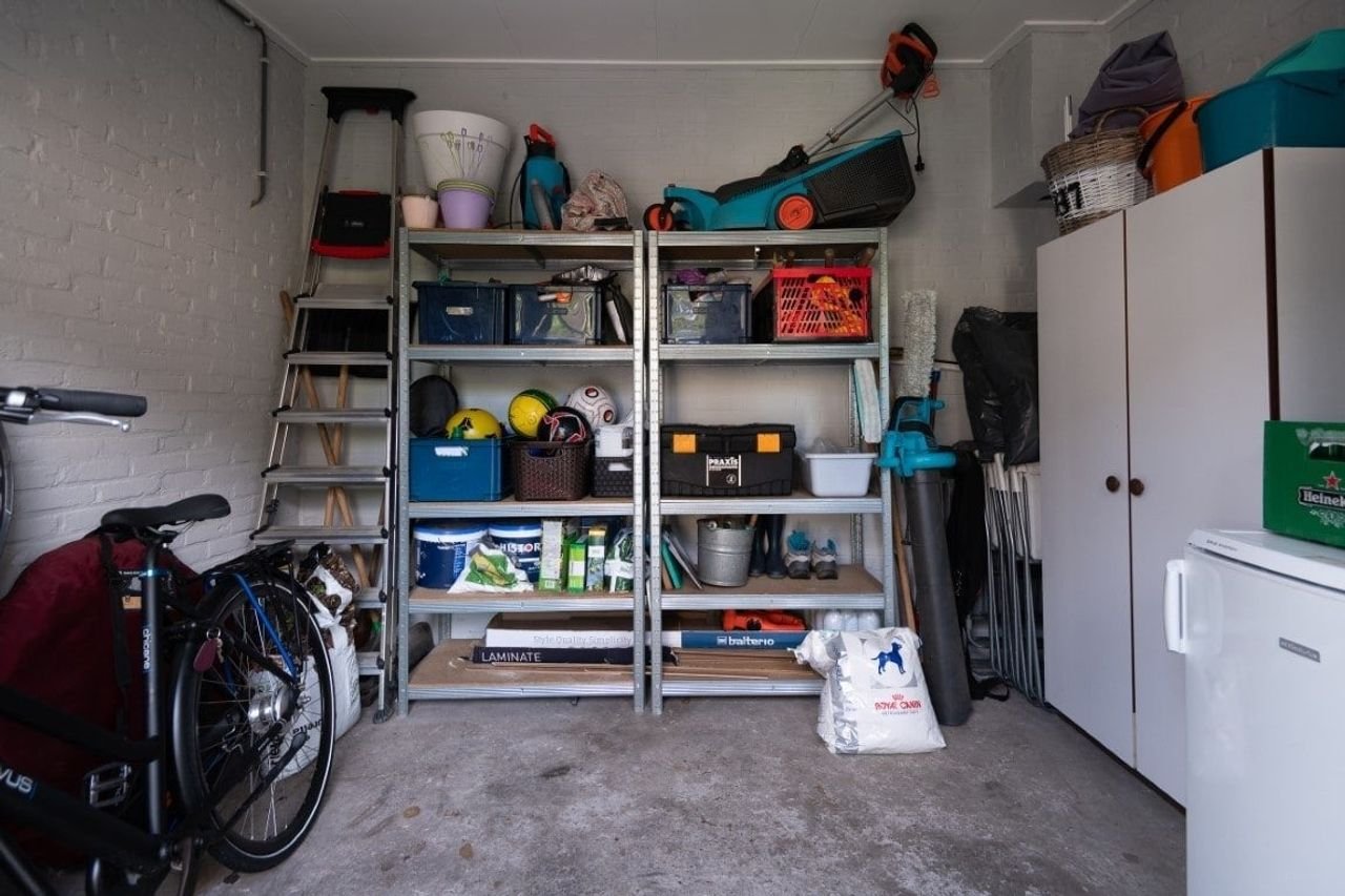 Spacious semi-detached house with home office - Image 28