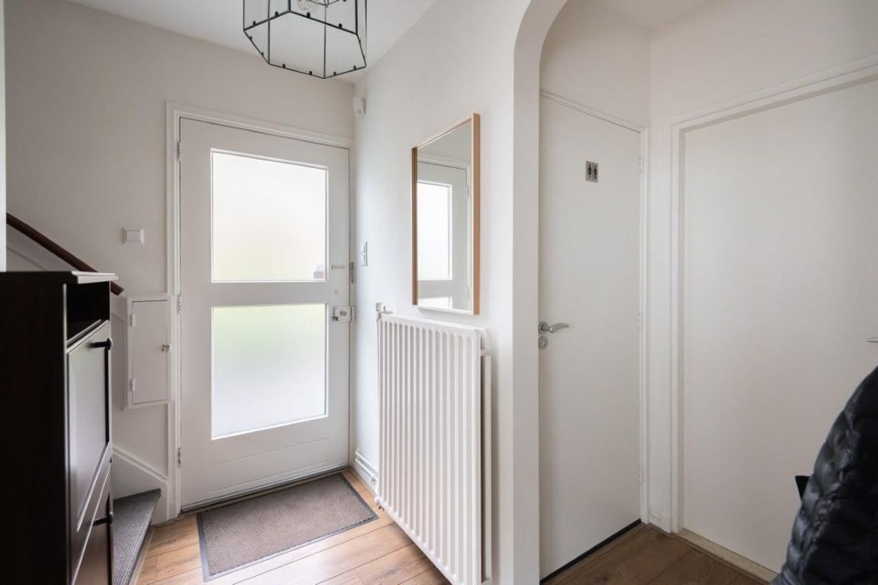 Spacious semi-detached house with home office - Image 10