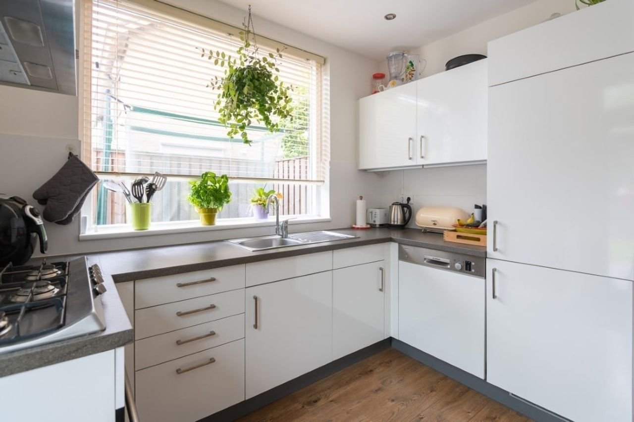 Spacious semi-detached house with home office - Image 9