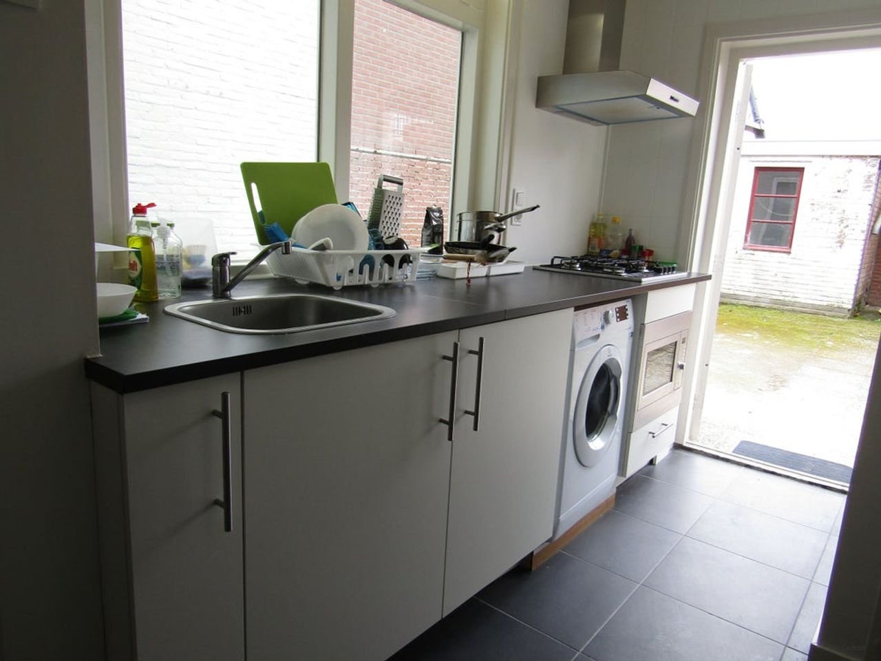 Student room with private shower - Image 7