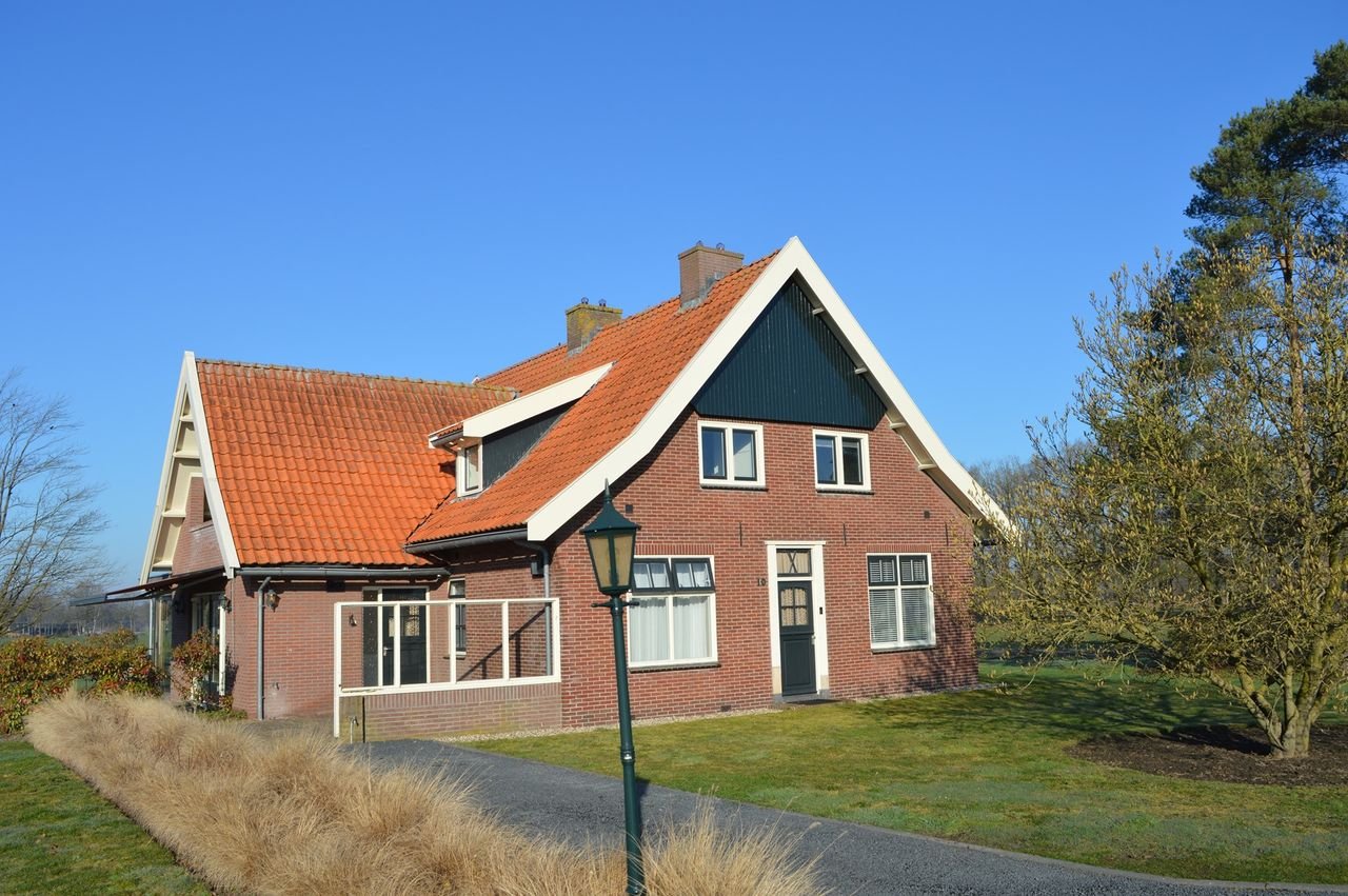 Part of a farmhouse with unobstructed views - Image 1