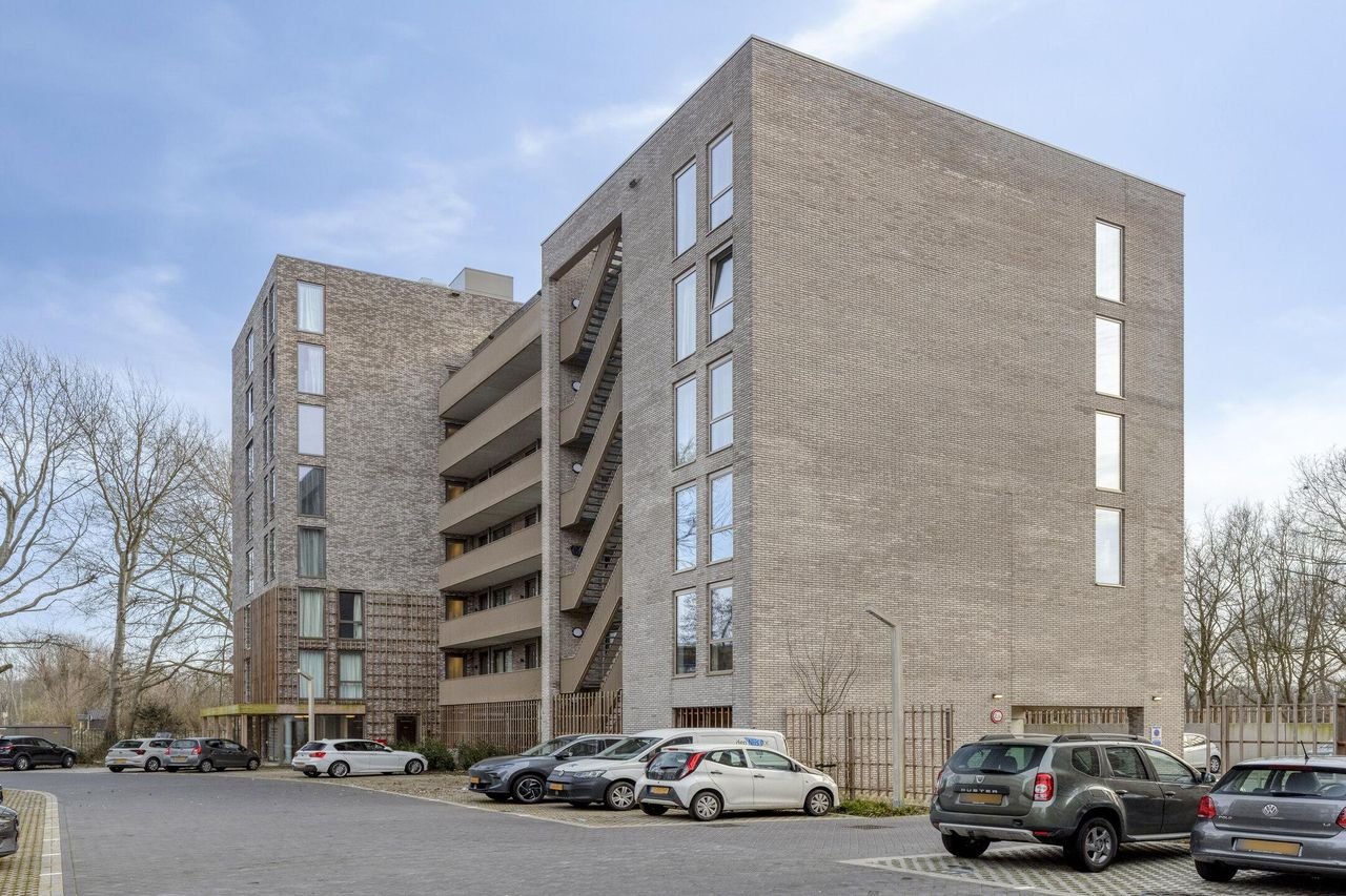 Sustainable living on the sixth floor - Image 1