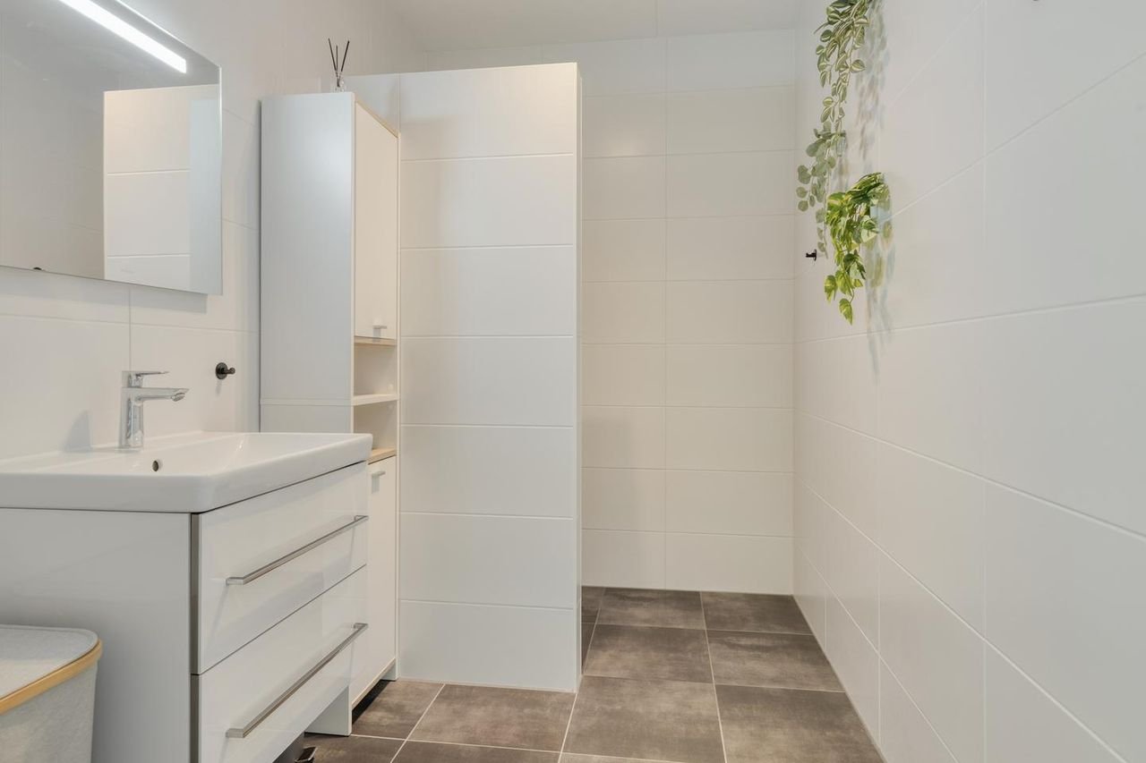 Sustainable living on the sixth floor - Image 17