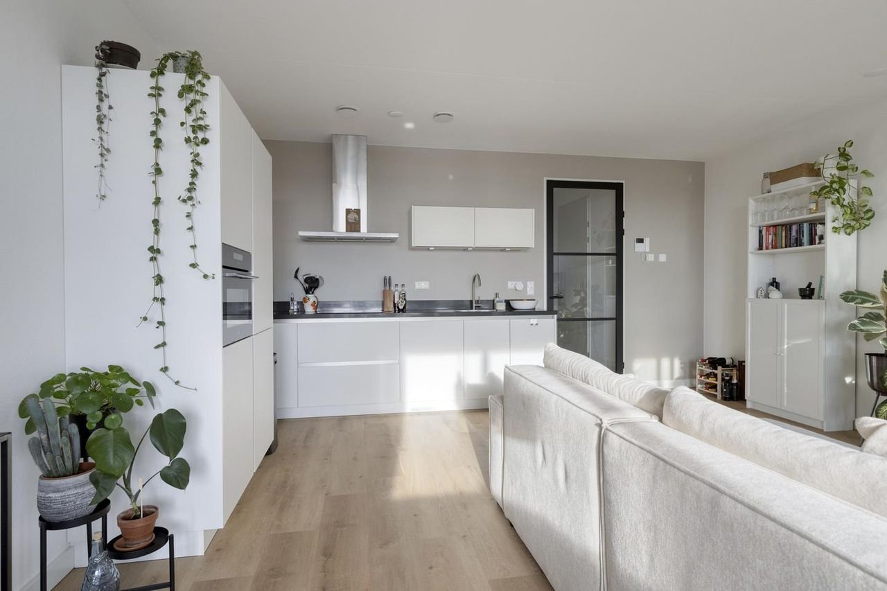 Sustainable living on the sixth floor - Image 11