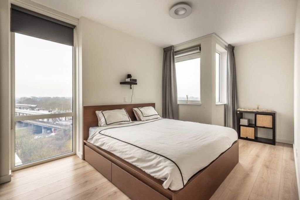 Modern apartment in Holland Park: 82 m² - Image 3