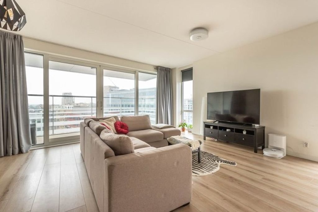 Modern apartment in Holland Park: 82 m² - Image 1