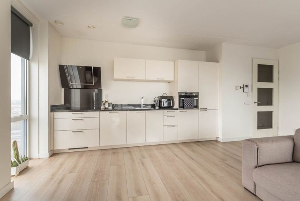 Modern apartment in Holland Park: 82 m² - Image 2