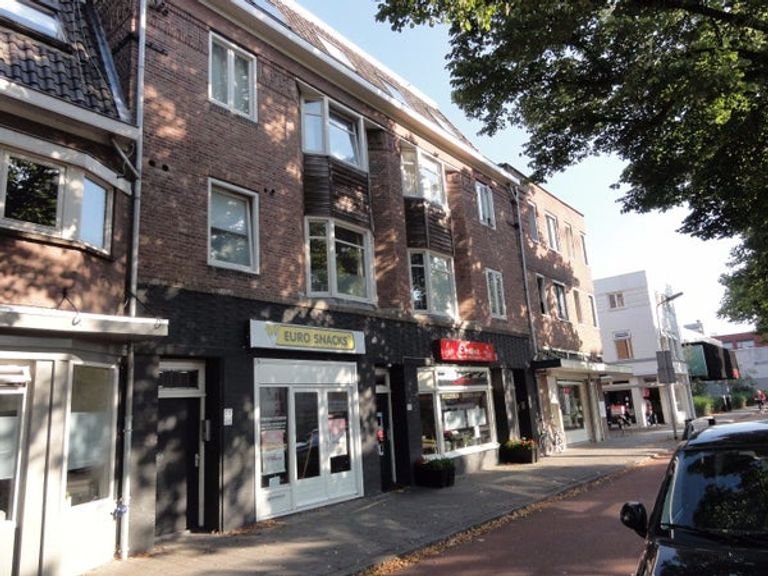 Compact apartment near the city center - Image 1