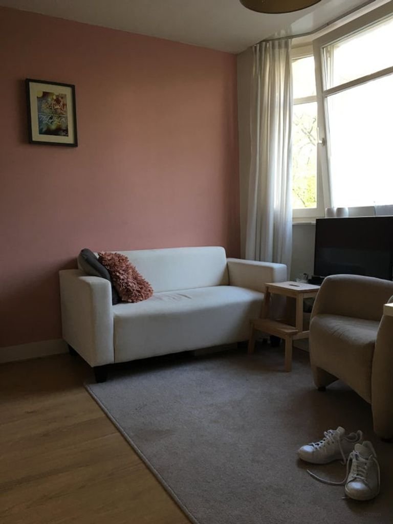 Compact apartment near the city center - Image 2