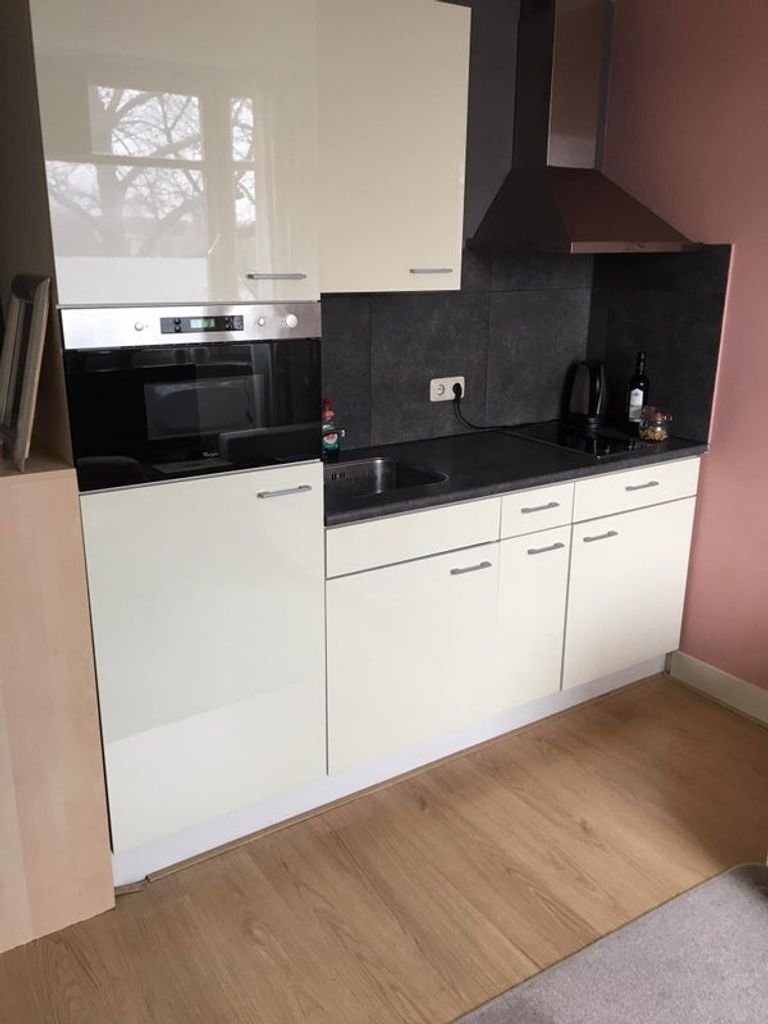 Compact apartment near the city center - Image 3