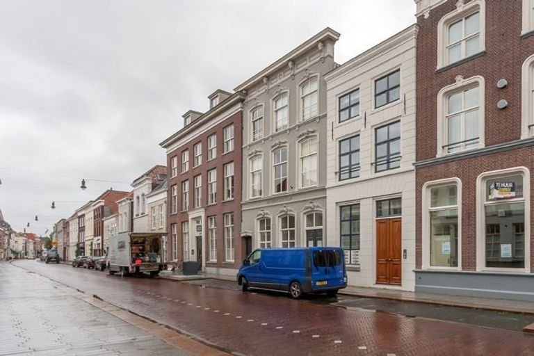 Vughterstraat with parking space - Image 11
