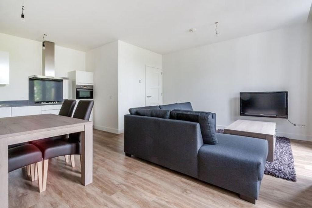 Vughterstraat with parking space - Image 3