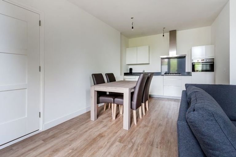 Vughterstraat with parking space - Image 4