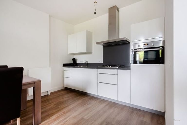 Vughterstraat with parking space - Image 5