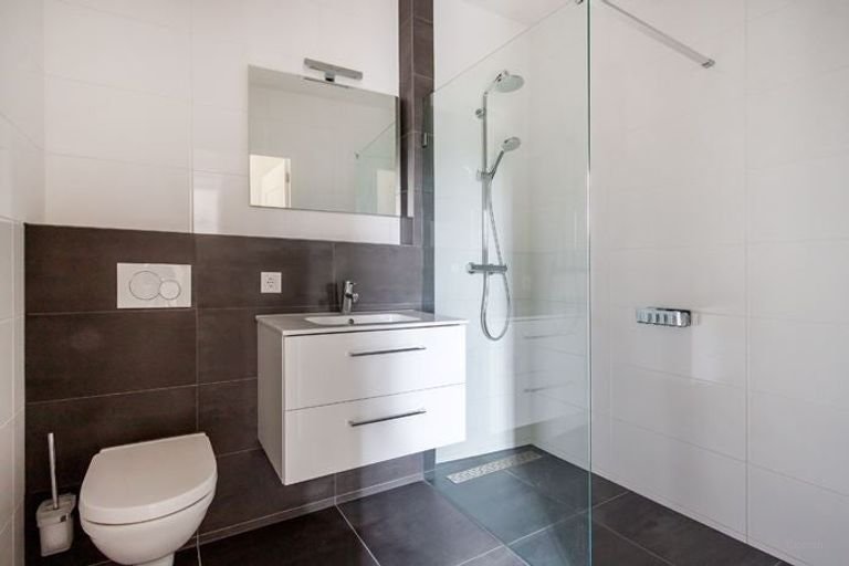 Vughterstraat with parking space - Image 7