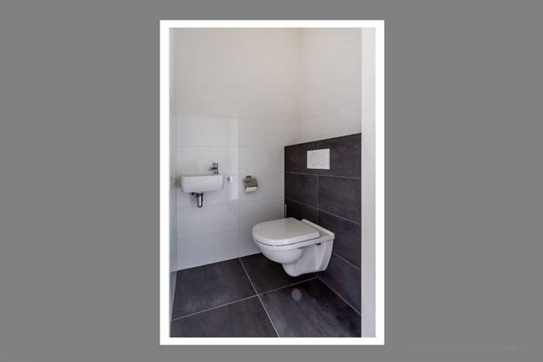 Vughterstraat with parking space - Image 9