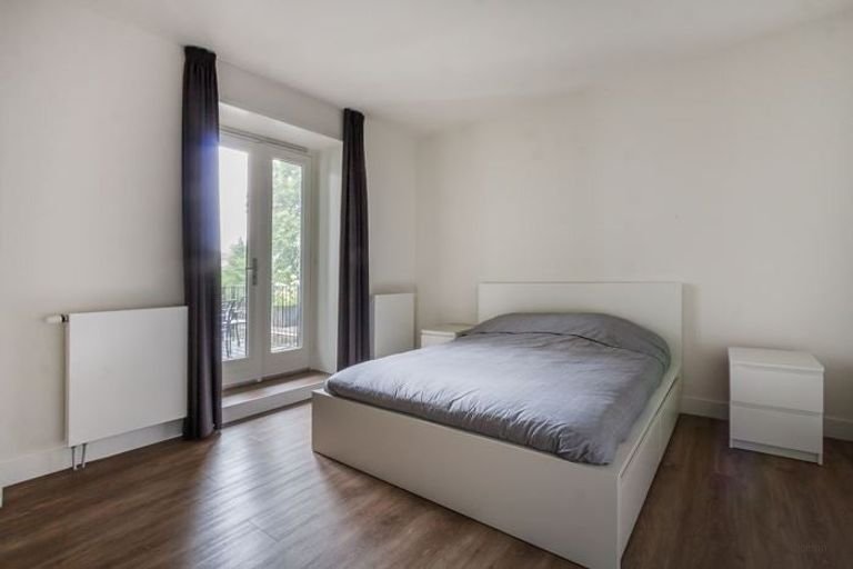 Vughterstraat with parking space - Image 6