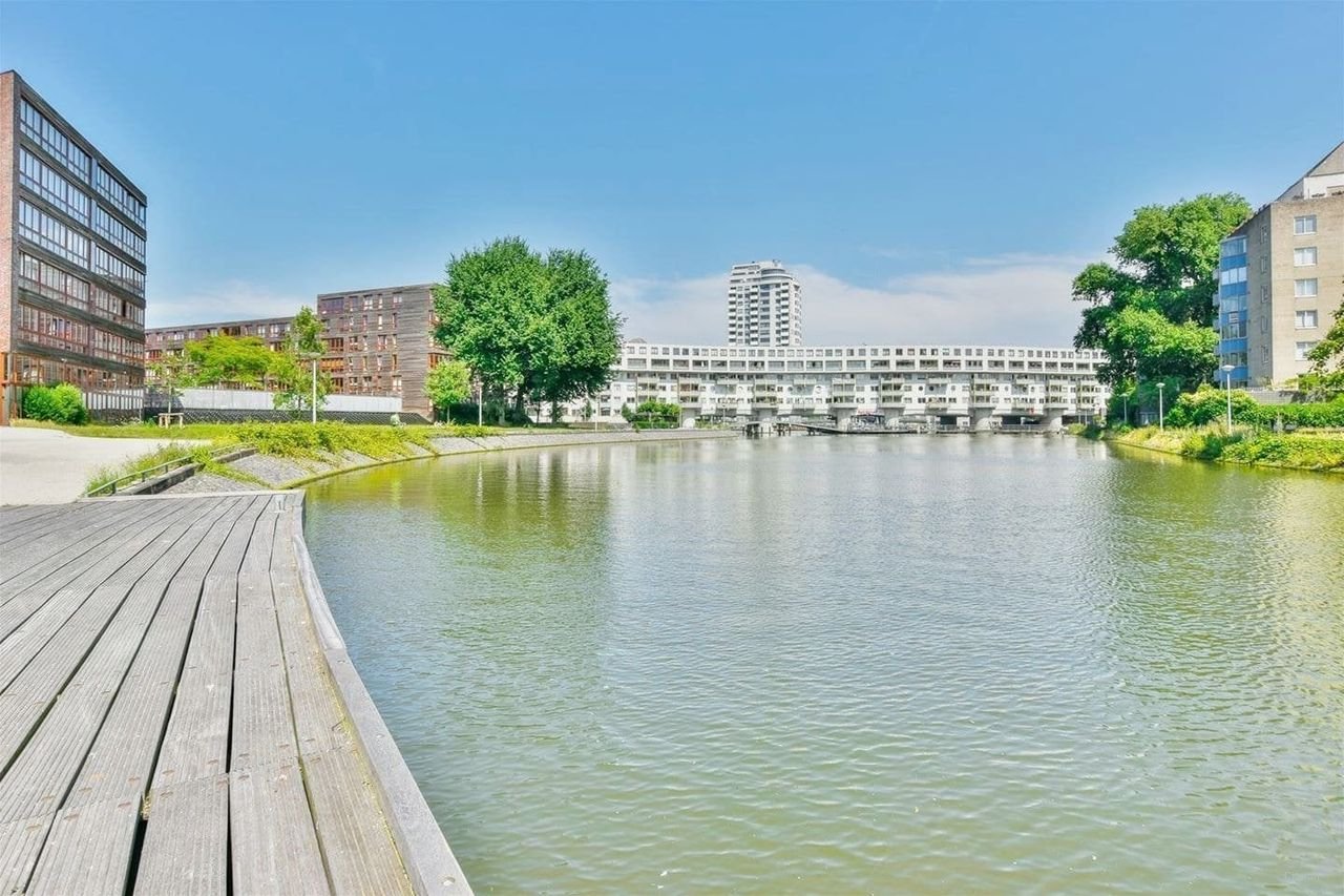 Spacious apartment with terrace and parking - Image 12