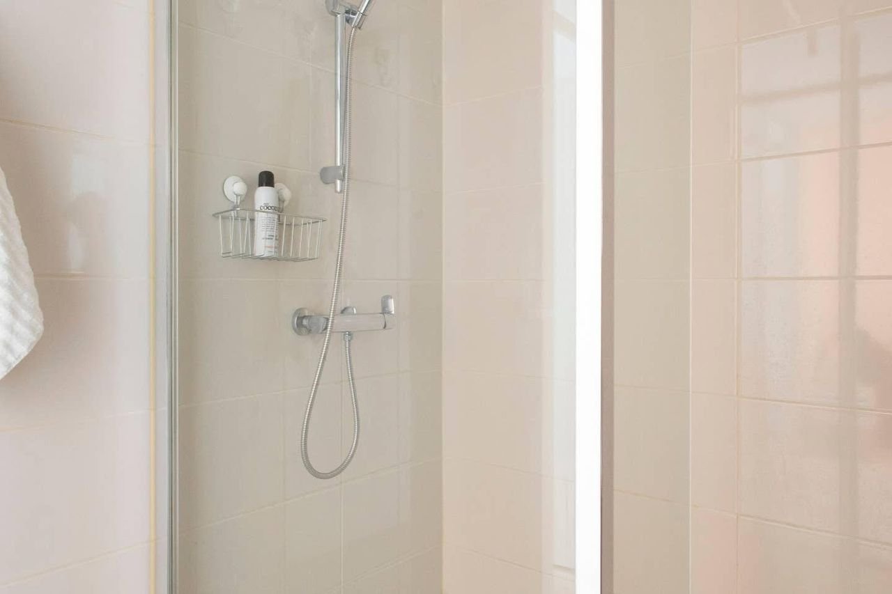 Spacious apartment with terrace and parking - Image 18