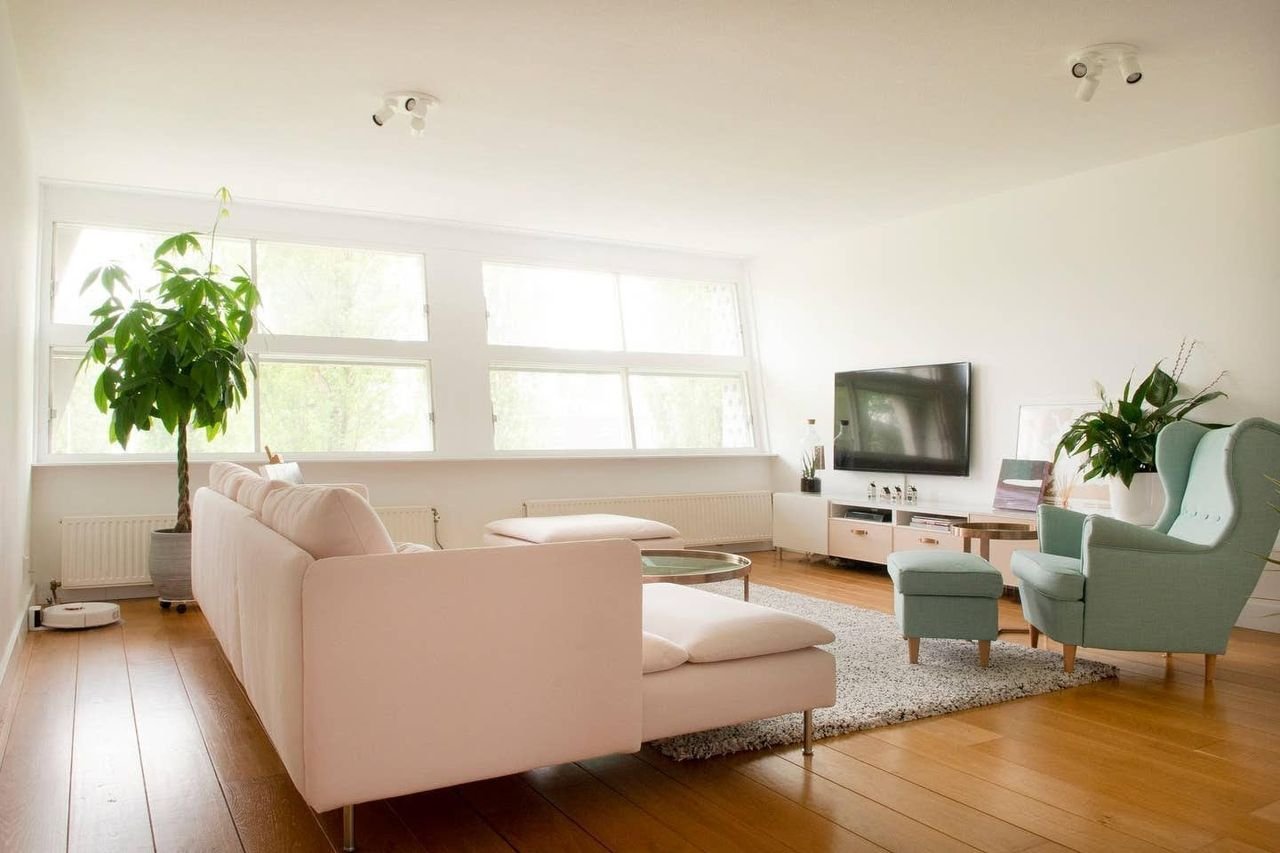 Spacious apartment with terrace and parking - Image 3