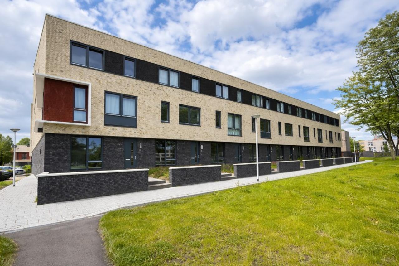 148 m² tussenwoning met 4 slaapkamers - Afbeelding 1