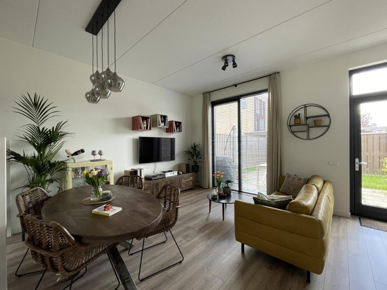 148 m² tussenwoning met 4 slaapkamers - Afbeelding 2