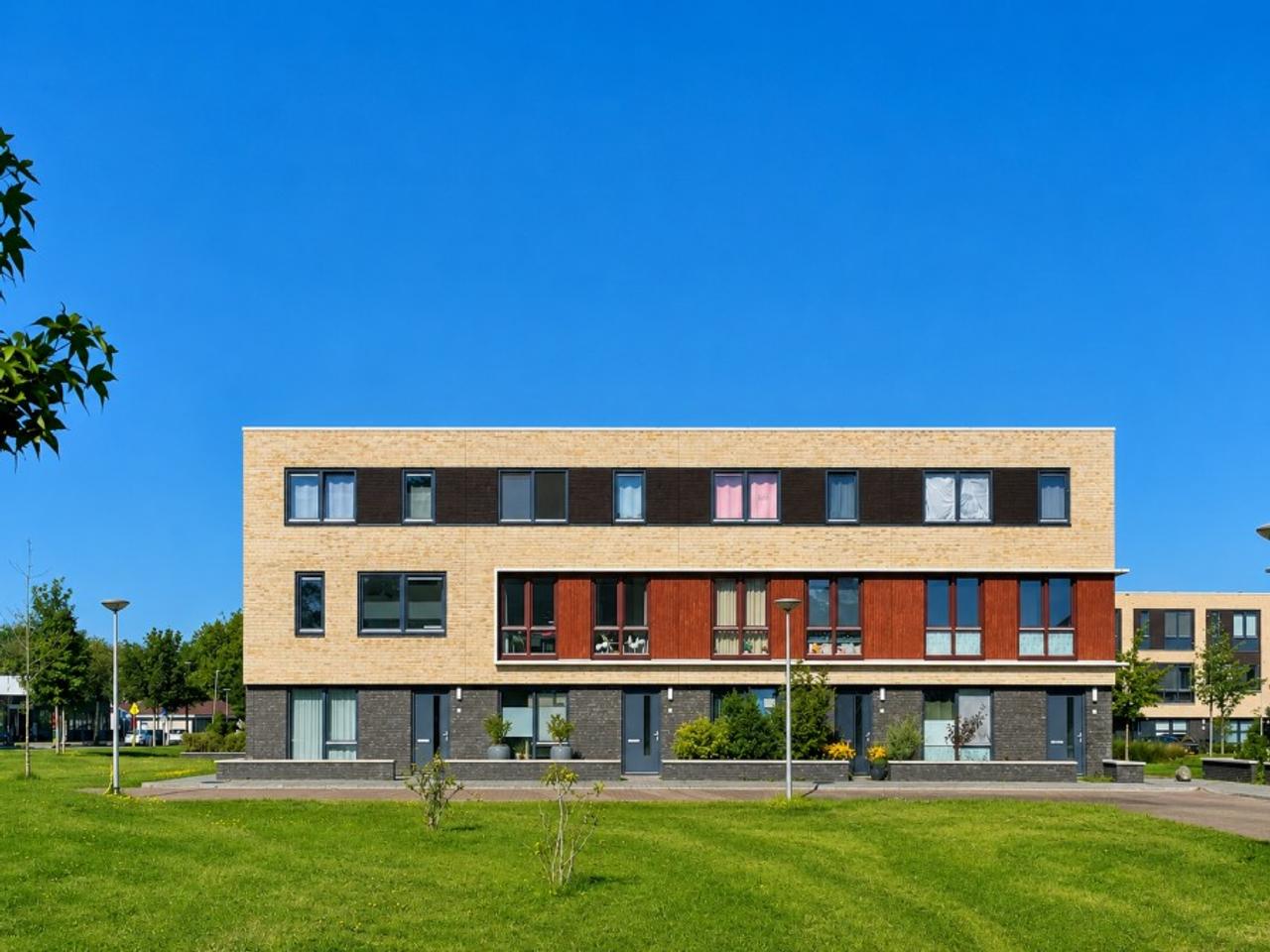 Tussenwoning met 4 slaapkamers in Wesselerbrink - Afbeelding 1