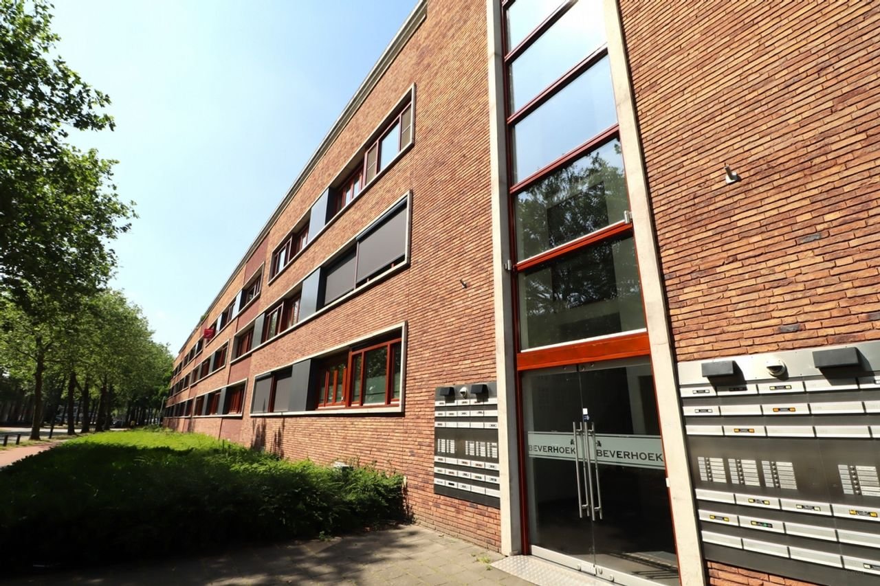 Bright apartment with private parking - Image 22