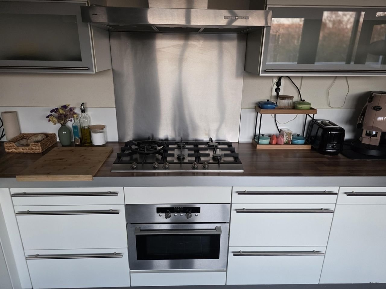 Bright apartment with private parking - Image 9