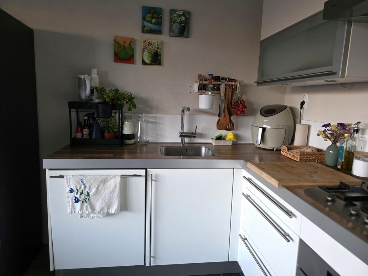 Bright apartment with private parking - Image 8