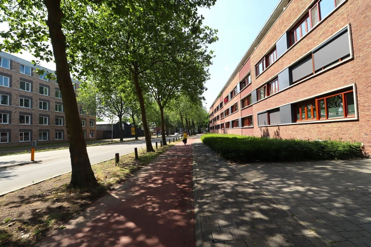 Bright apartment with private parking - Image 21