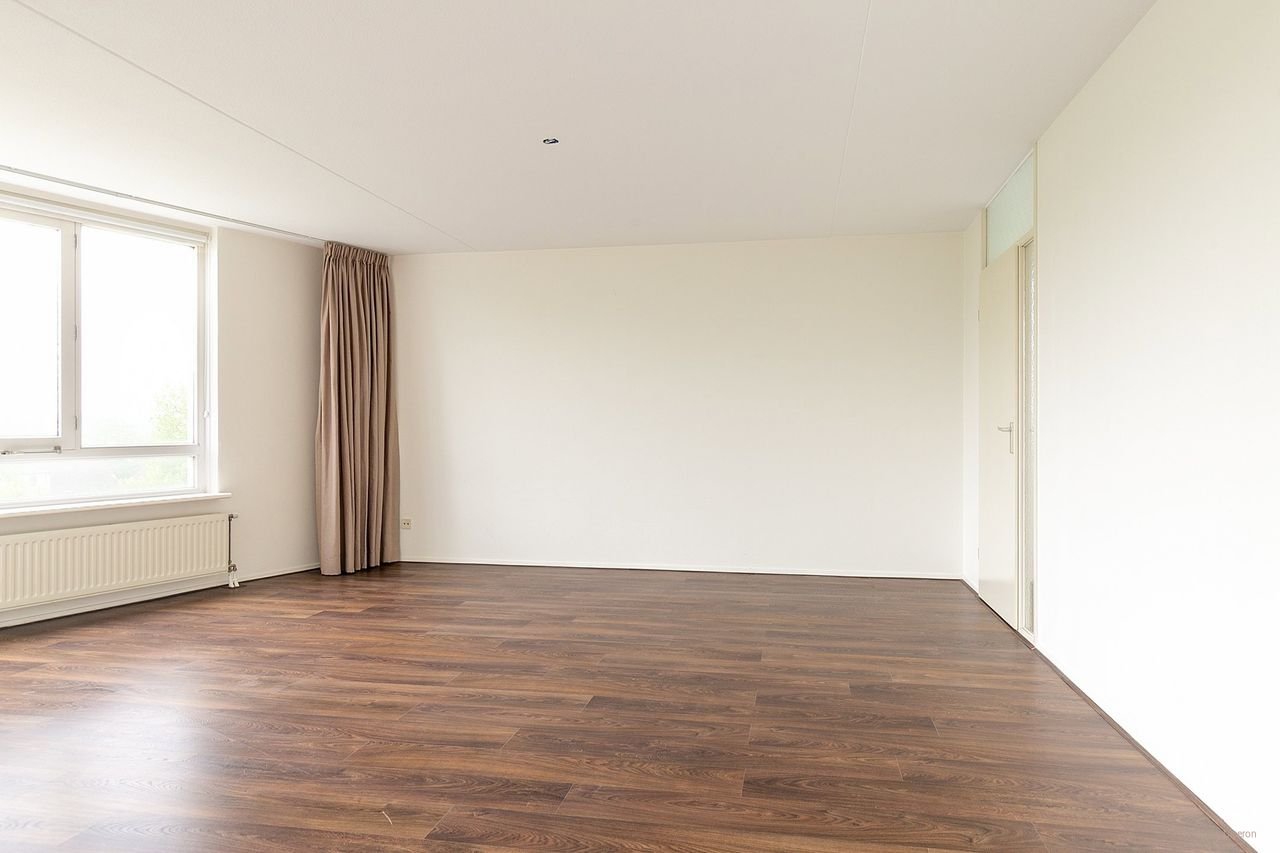 Bright 2-bedroom apartment with balcony - Image 20