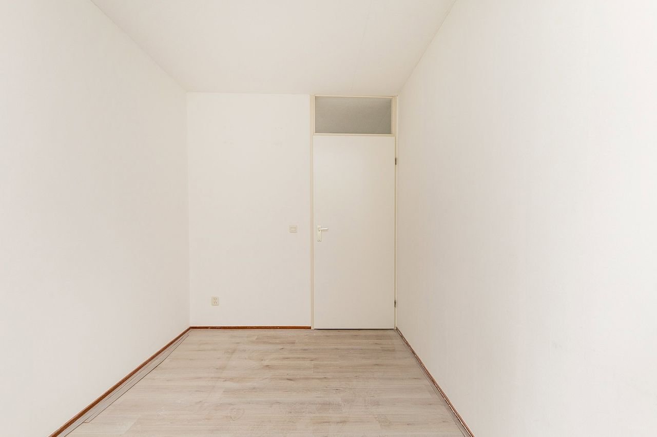 Bright 2-bedroom apartment with balcony - Image 14