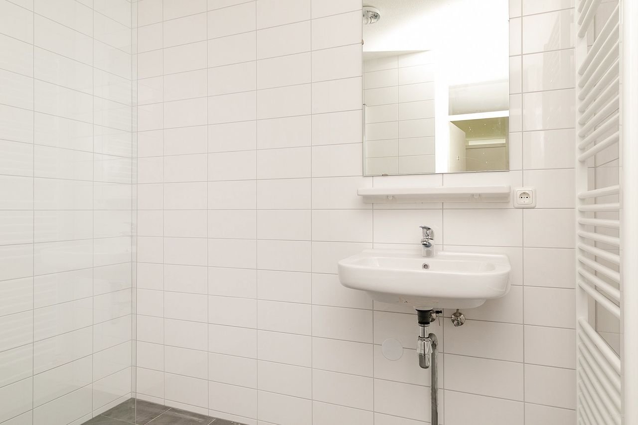 Bright 2-bedroom apartment with balcony - Image 15