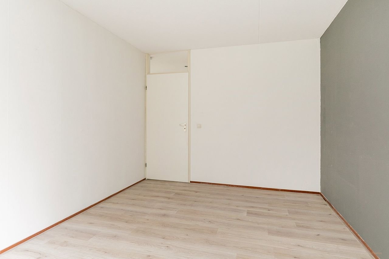 Bright 2-bedroom apartment with balcony - Image 12