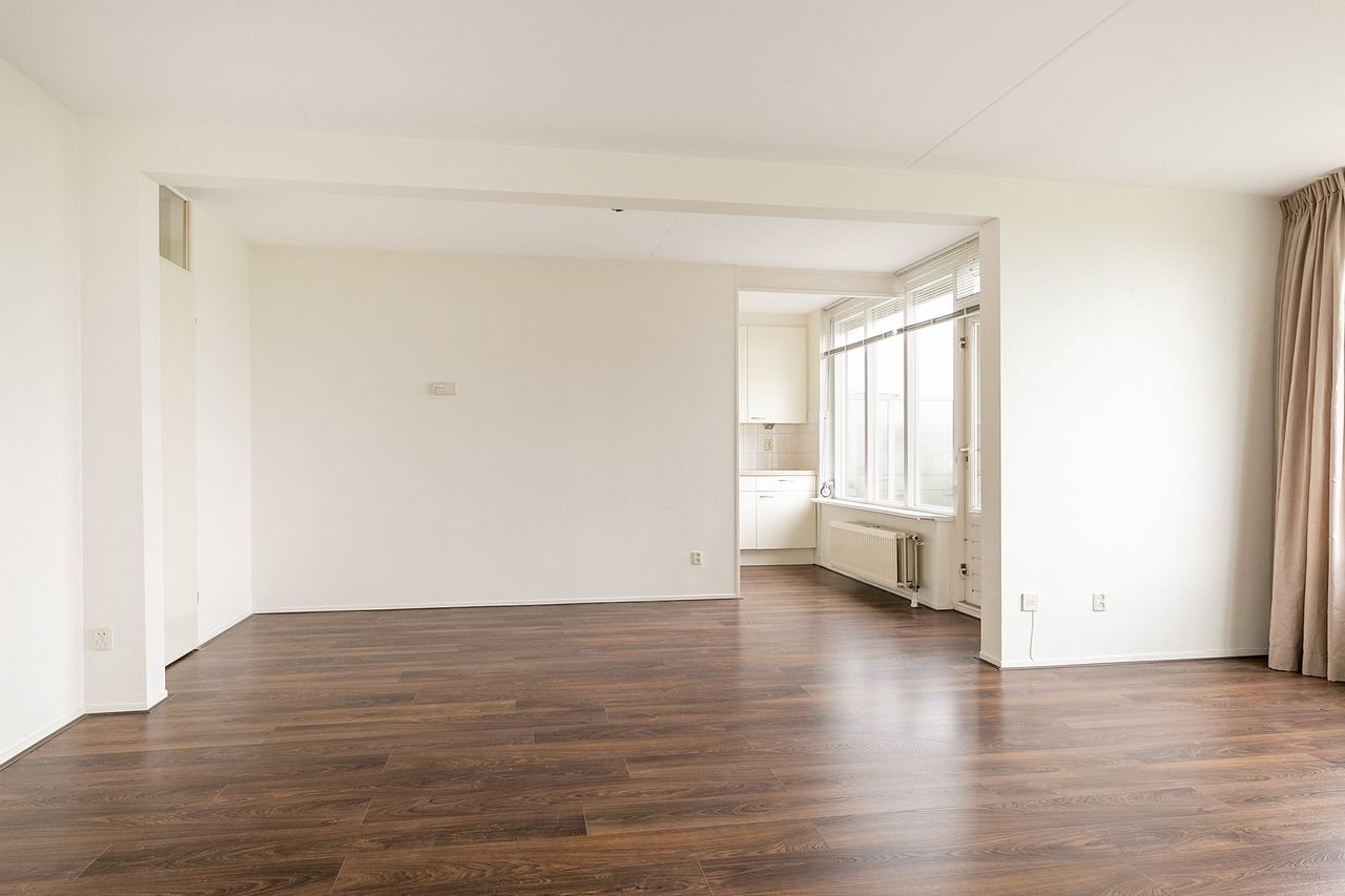 Bright 2-bedroom apartment with balcony - Image 18