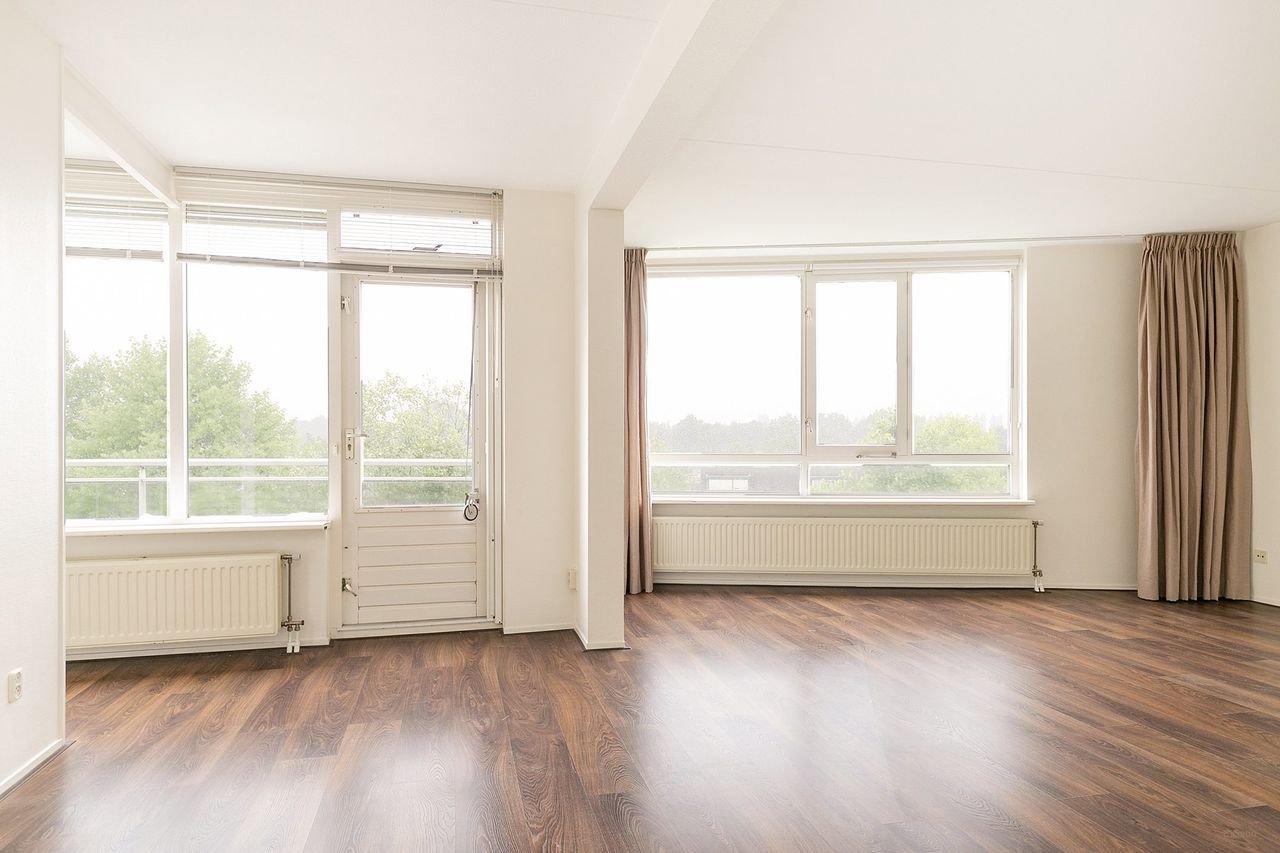 Bright 2-bedroom apartment with balcony - Image 19