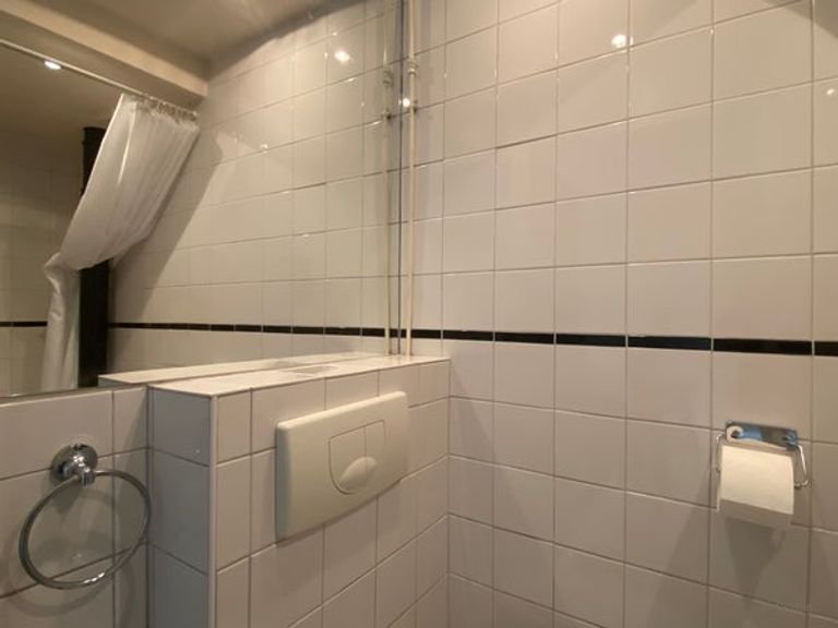 Furnished studio with terrace - Image 10