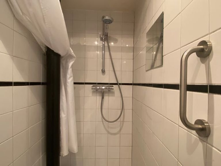 Furnished studio with terrace - Image 8